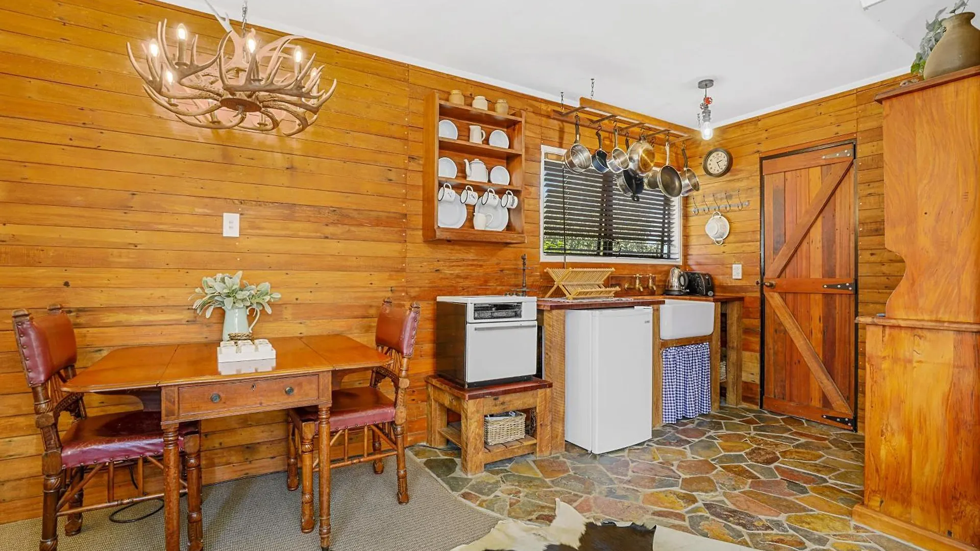 Timber Retreat - Cbd Location Guest House Rotorua New Zealand