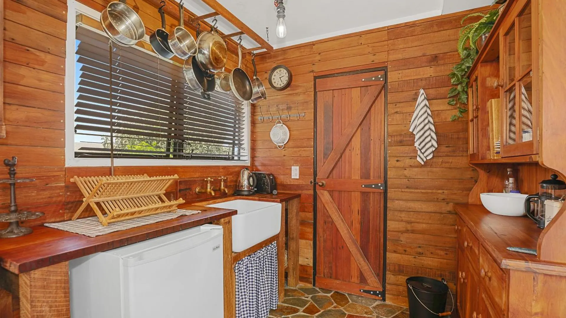 Timber Retreat - Cbd Location Guest House Rotorua